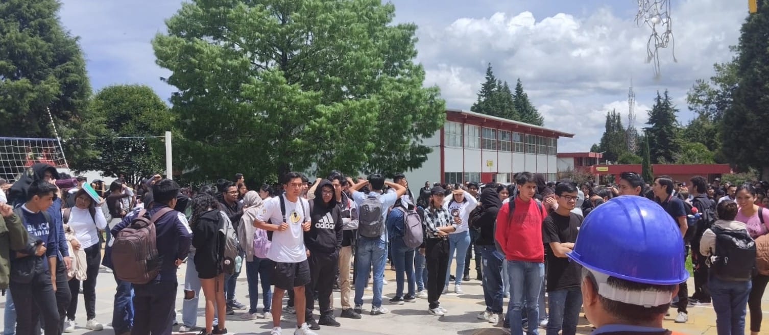 Participó comunidad universitaria de la UATx en el Simulacro Nacional de Sismo 2025